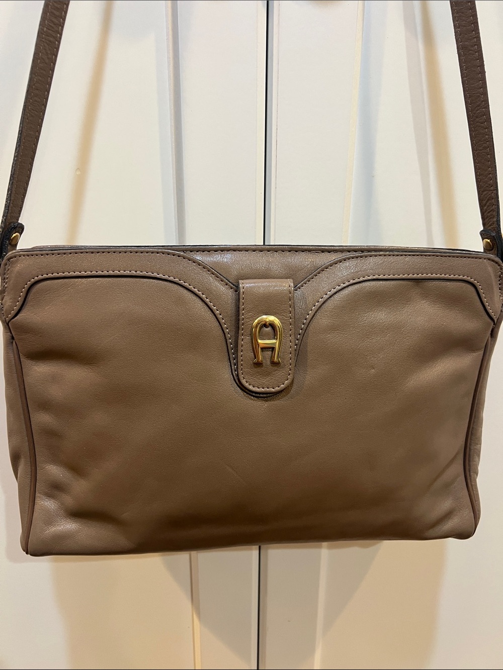 Etienne Aigner tab Leather Shoulder Bag with brass Hardware vintage